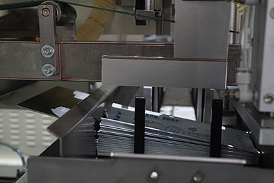 Mesin Pengemas Kemasan Premade untuk Pembalut dan Pantyliner